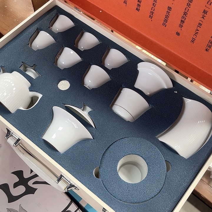 孤品茶具套装等。            