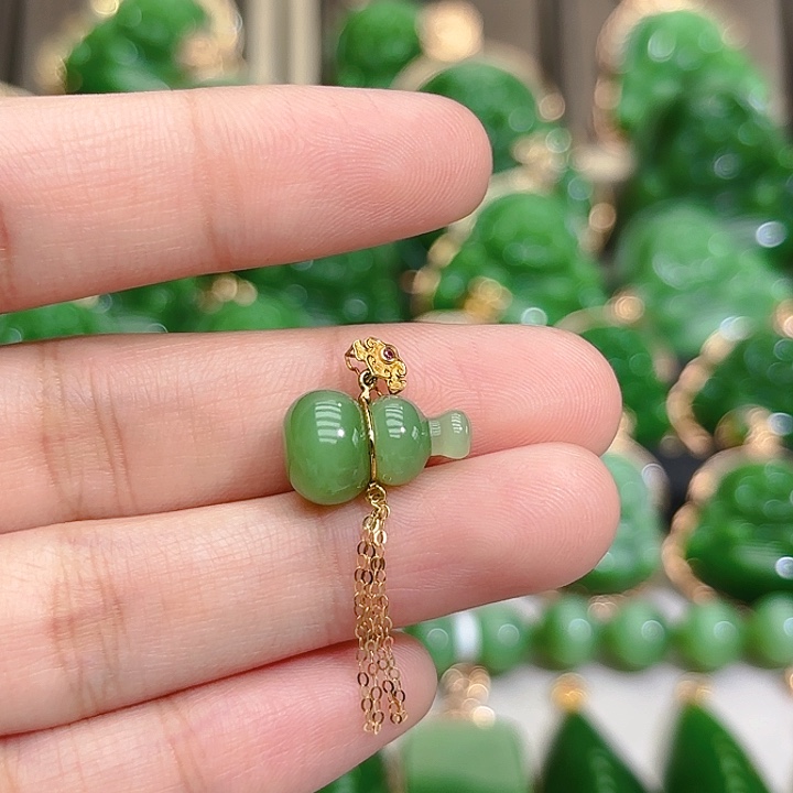 和田玉（碧玉）颈饰18K金镶嵌