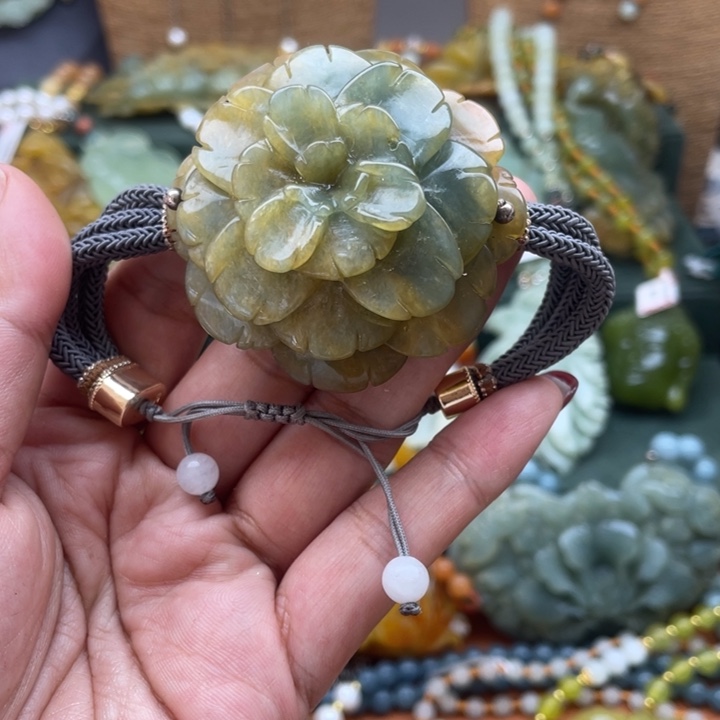 蛇纹石玉吊坠合金