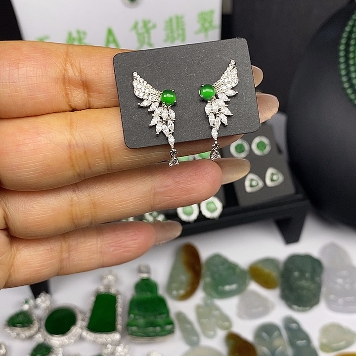翡翠未镶嵌耳饰翡翠未镶嵌耳饰