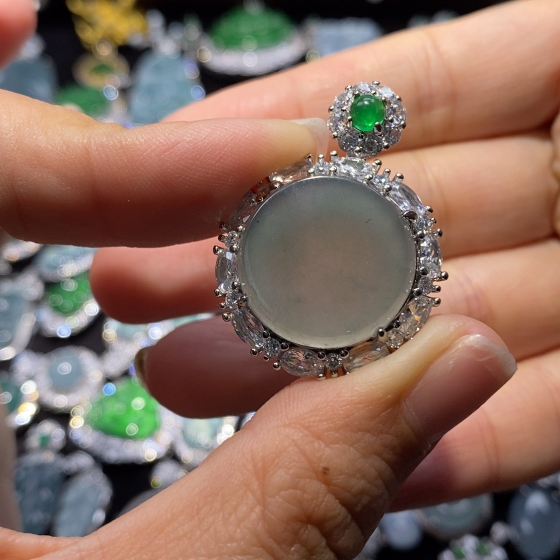 翡翠未镶嵌颈饰翡翠