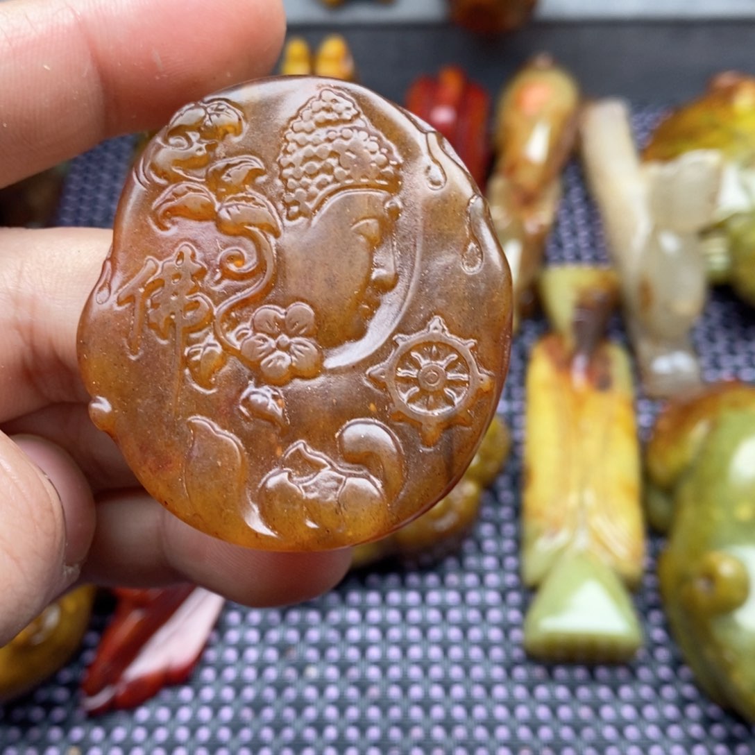 蛇纹石玉颈饰未镶嵌
