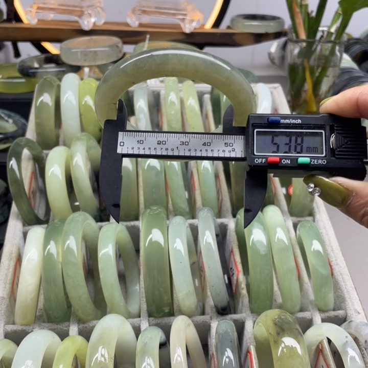 蛇纹石玉手镯未镶嵌1