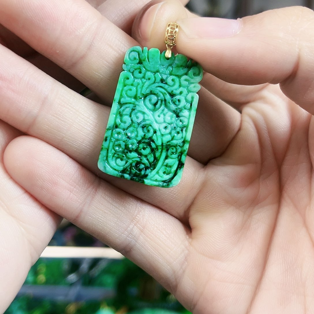 翡翠颈饰18K金镶嵌吊坠