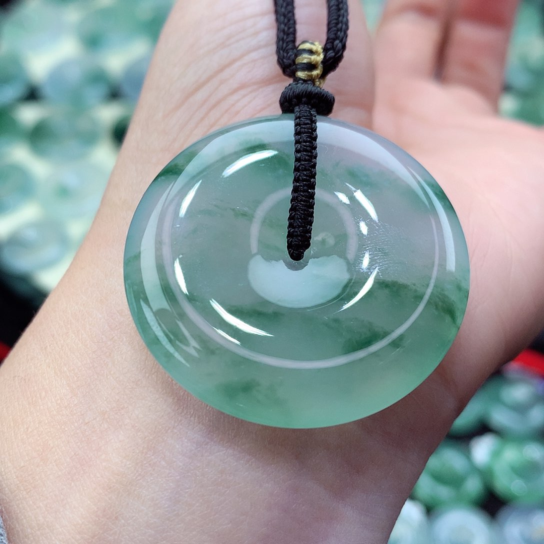 翡翠颈饰未镶嵌编号128。尺寸35.5-6.8