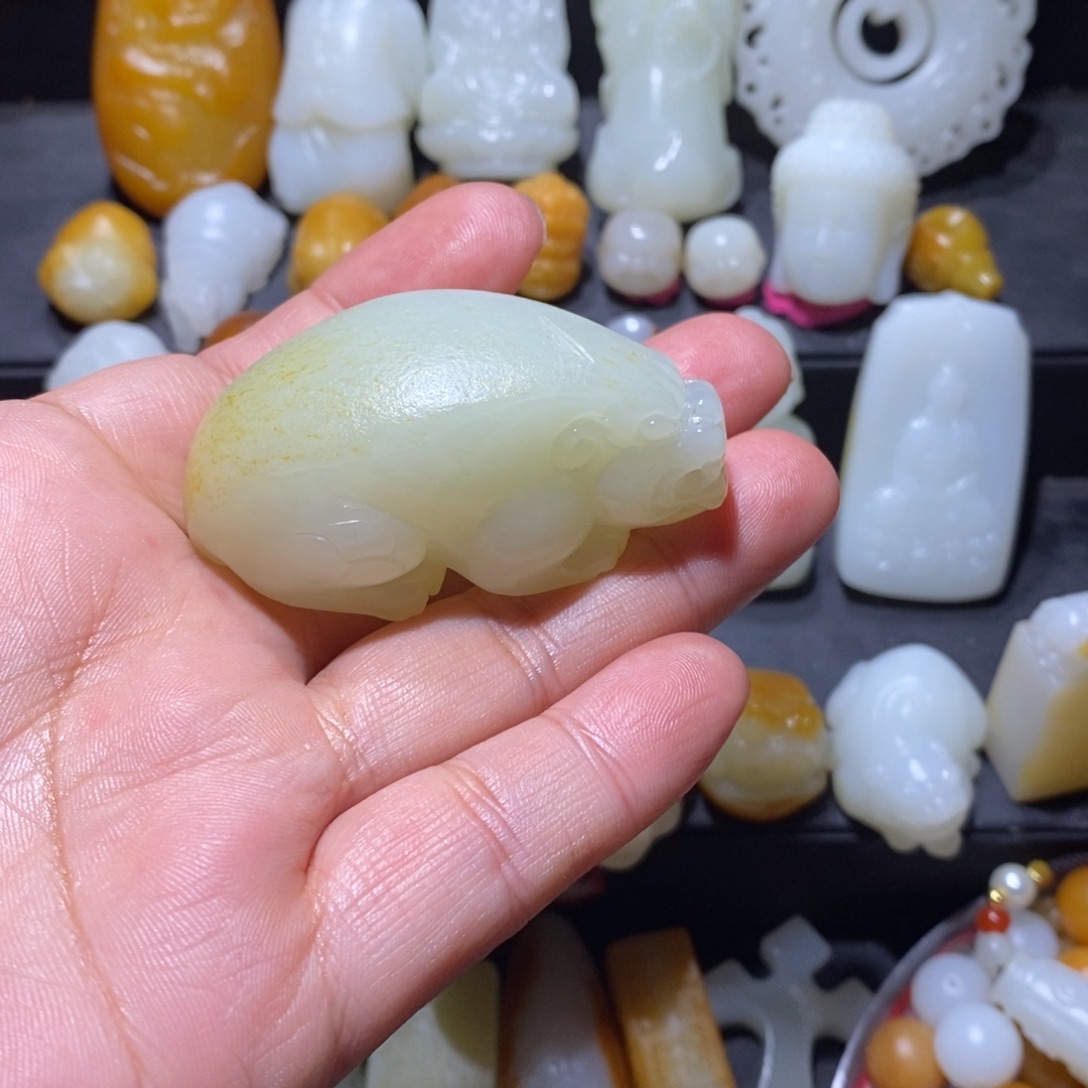 独***！和田玉未镶嵌颈饰