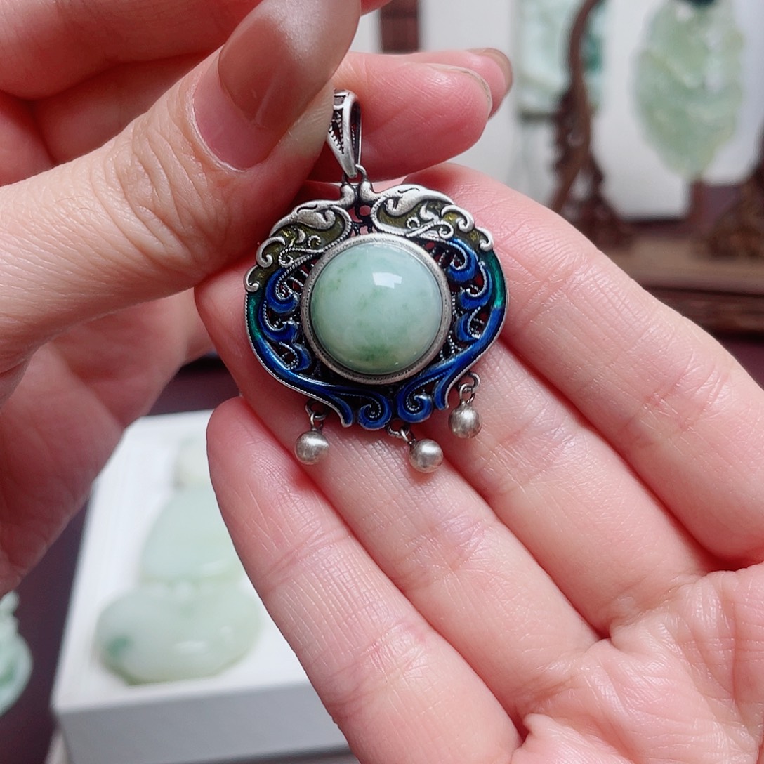 蜗***家透闪石-蛇纹石玉银S925镶嵌颈饰