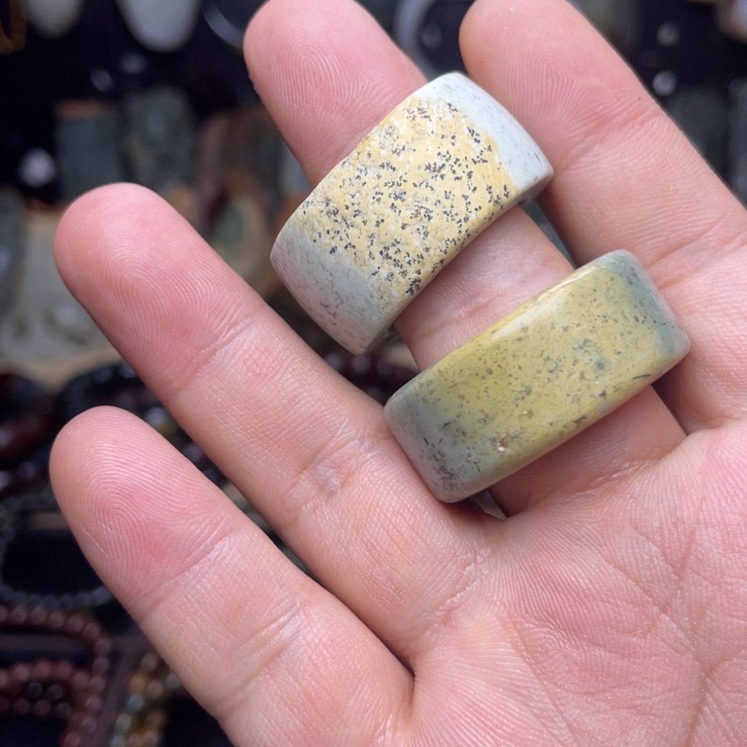 岫岩河磨玉（透闪石质玉）未镶嵌颈饰自选一个