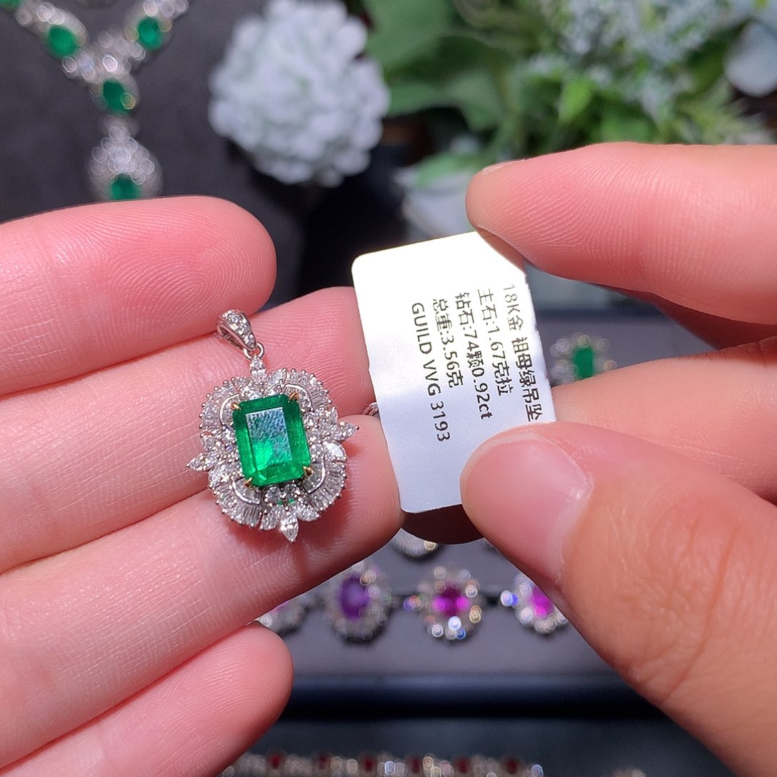 吊坠18K金镶嵌祖母绿