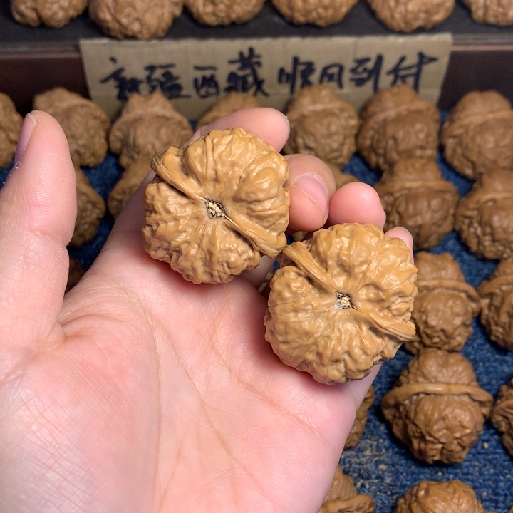 桃核吊坠迈****Y蛤蟆核桃