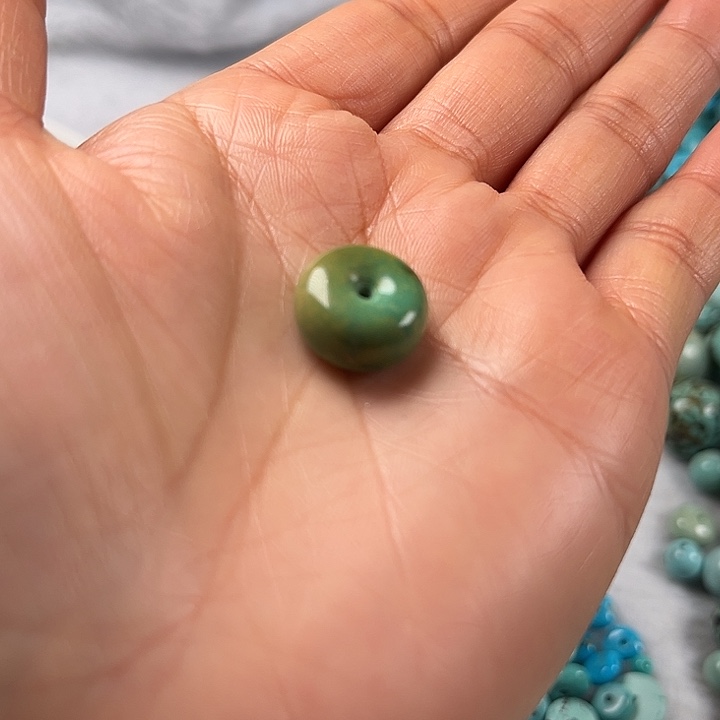 绿松石未镶嵌颈饰