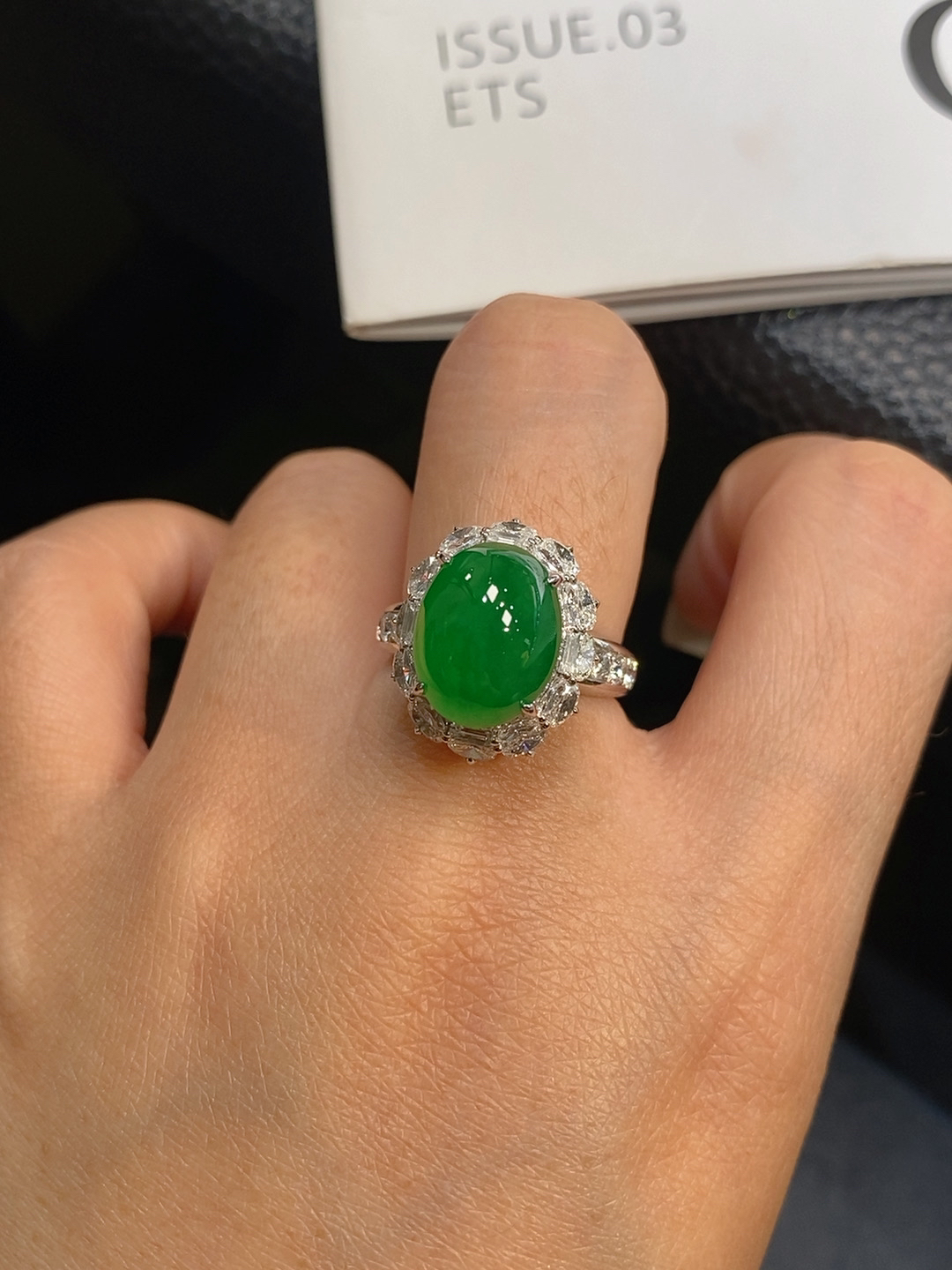 【伊玥珠宝】天然缅甸翡翠A货 老坑阳绿蛋面戒指