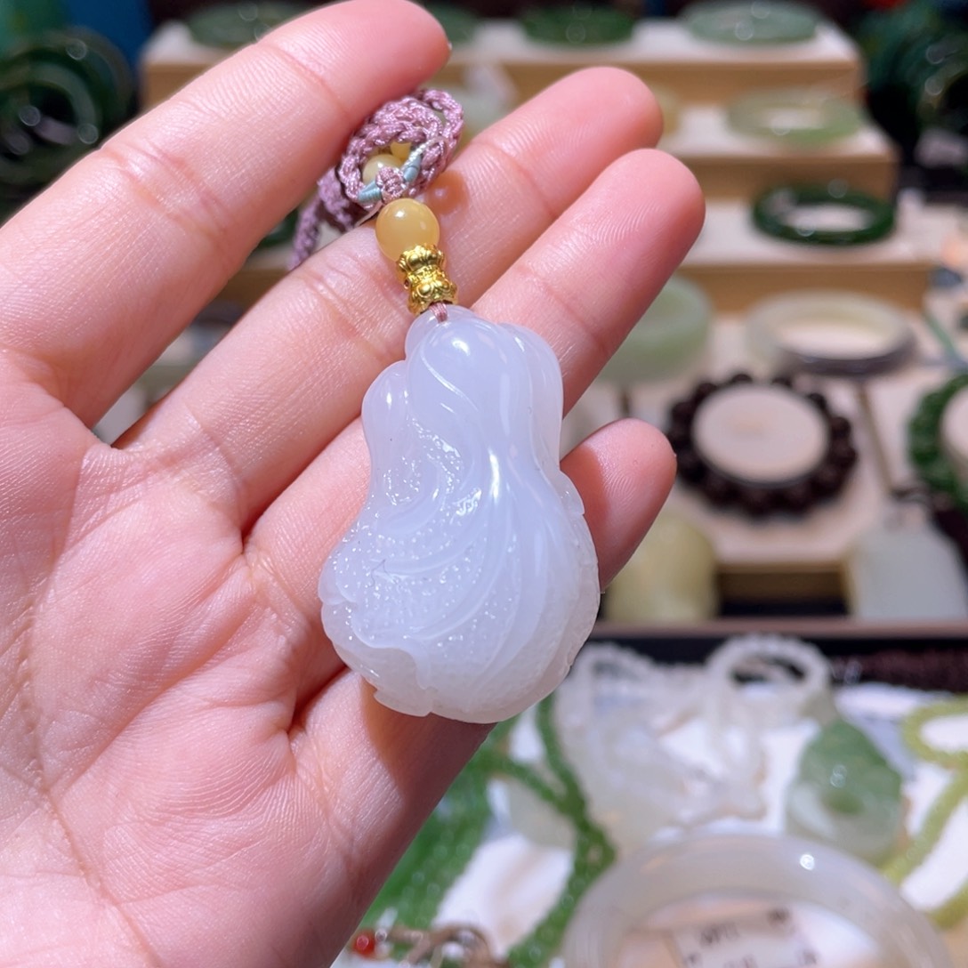 和田玉高品白玉吊坠未镶嵌香****淋
