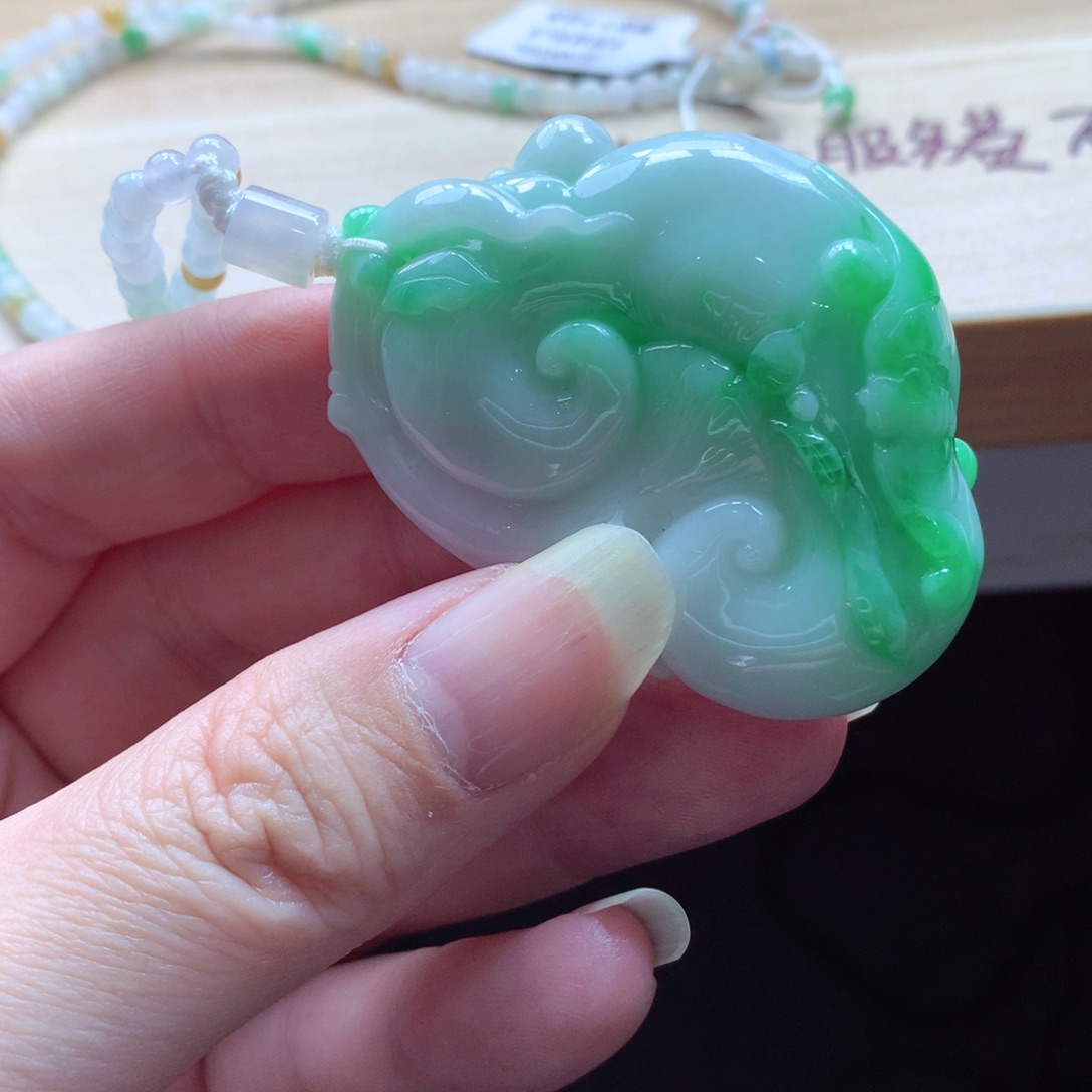 翡翠颈饰未镶嵌吊坠