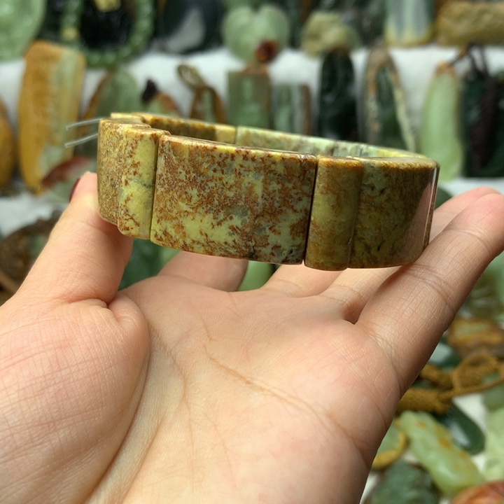 岫岩河磨玉（透闪石质玉）手牌未镶嵌