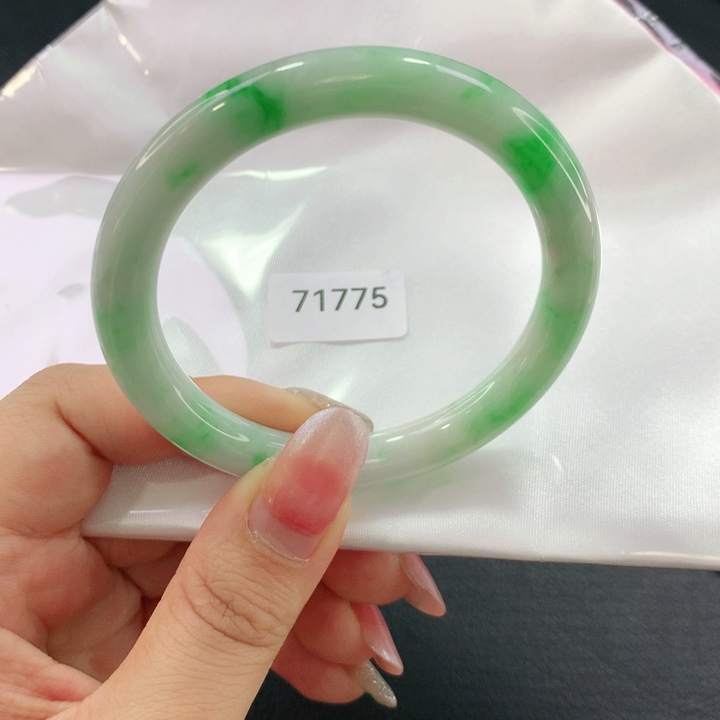 翡翠手镯（圆镯）未镶嵌?*03