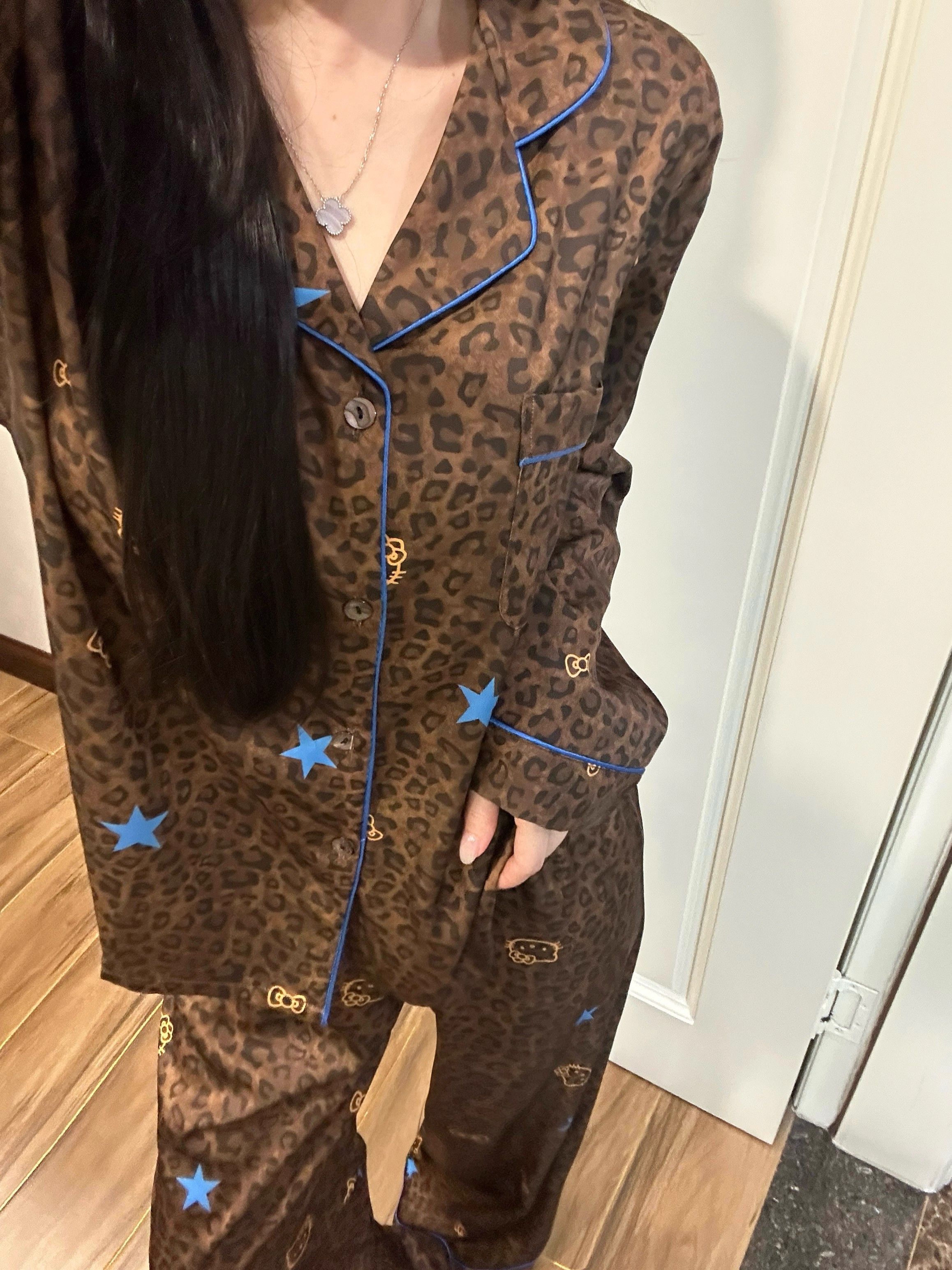 2025新款冰丝绸缎睡衣印花女长袖长裤豹纹KT猫轻奢风家居服套装