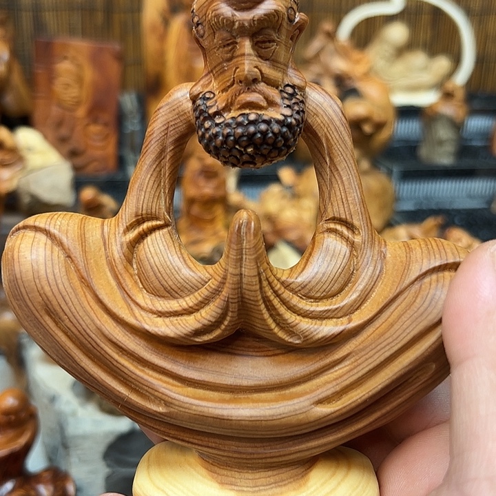 自***渡柏木手把件的设计和制作