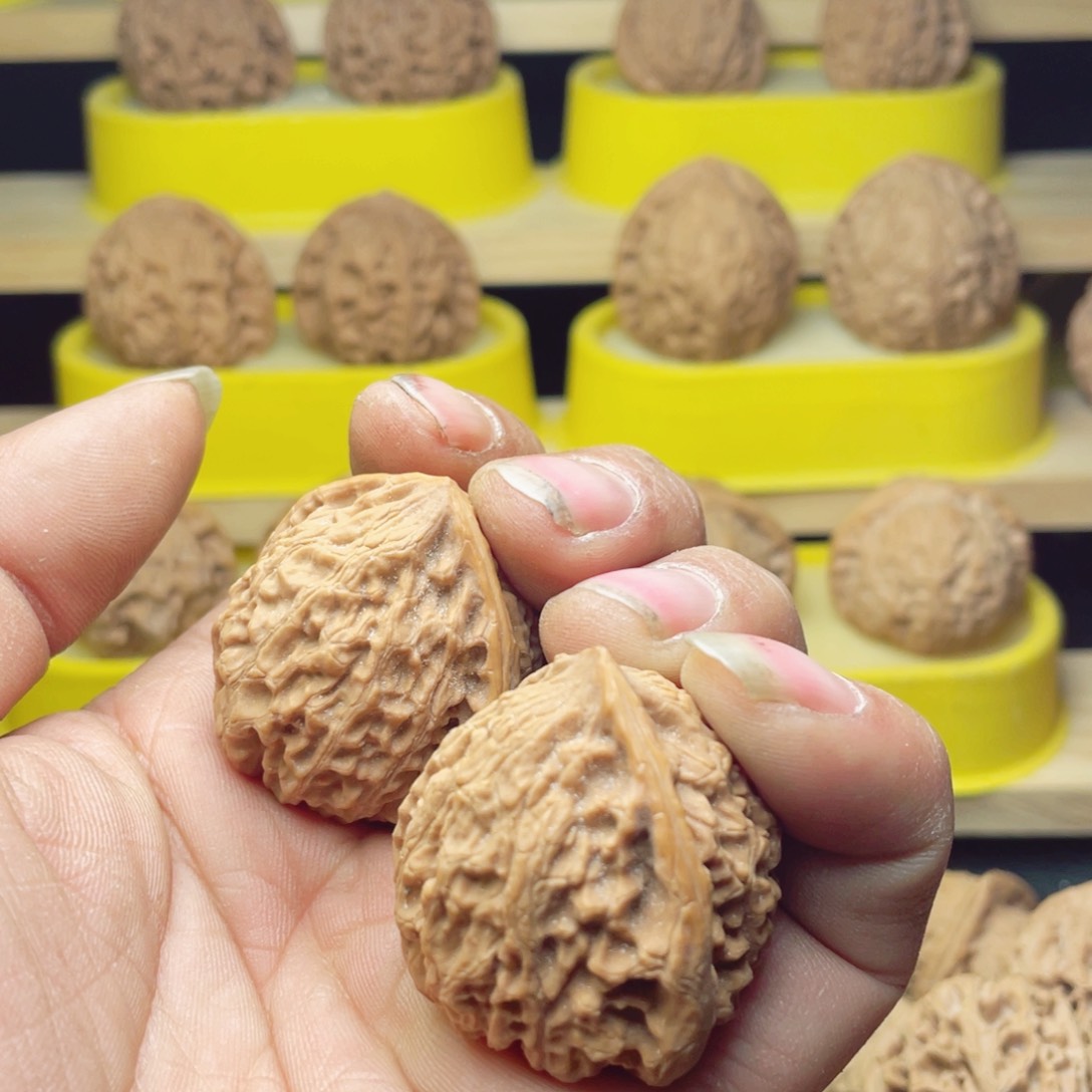 文玩核桃把件金牛