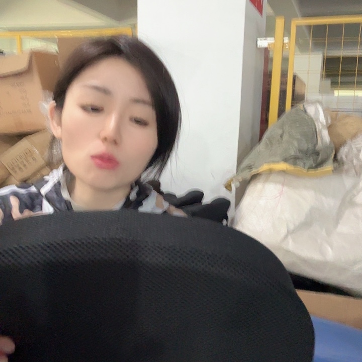 双肩尼龙瑕疵黑色臀型记忆棉坐垫