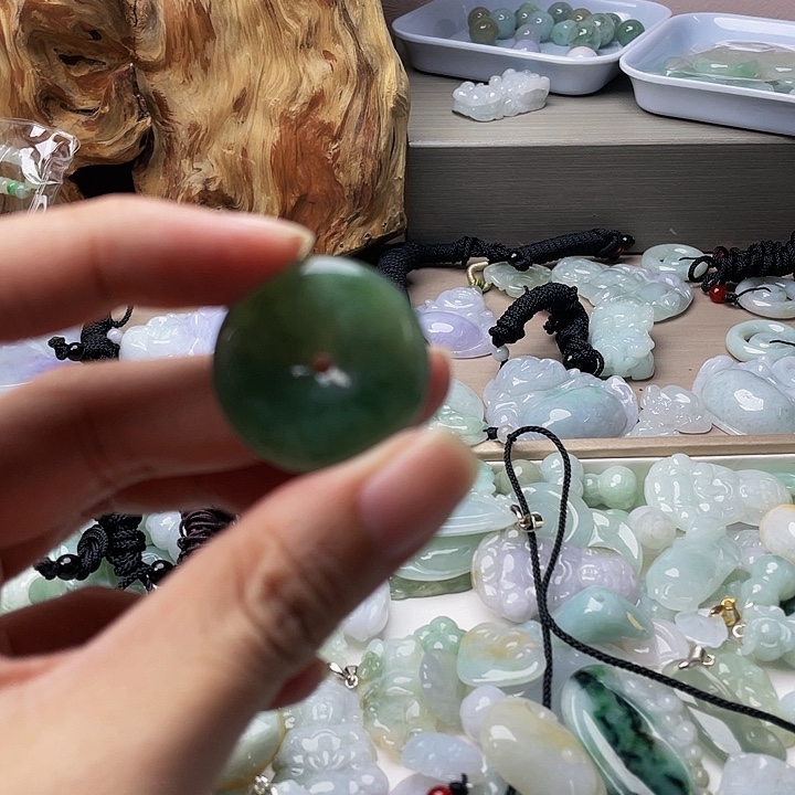 翡翠未镶嵌颈饰翡翠