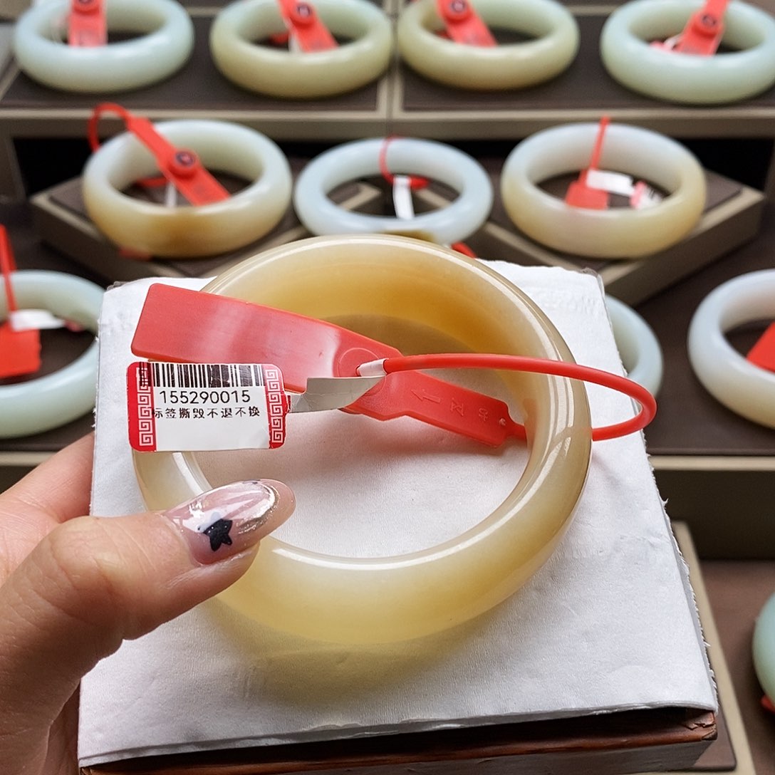 未镶嵌手镯和田玉为****油