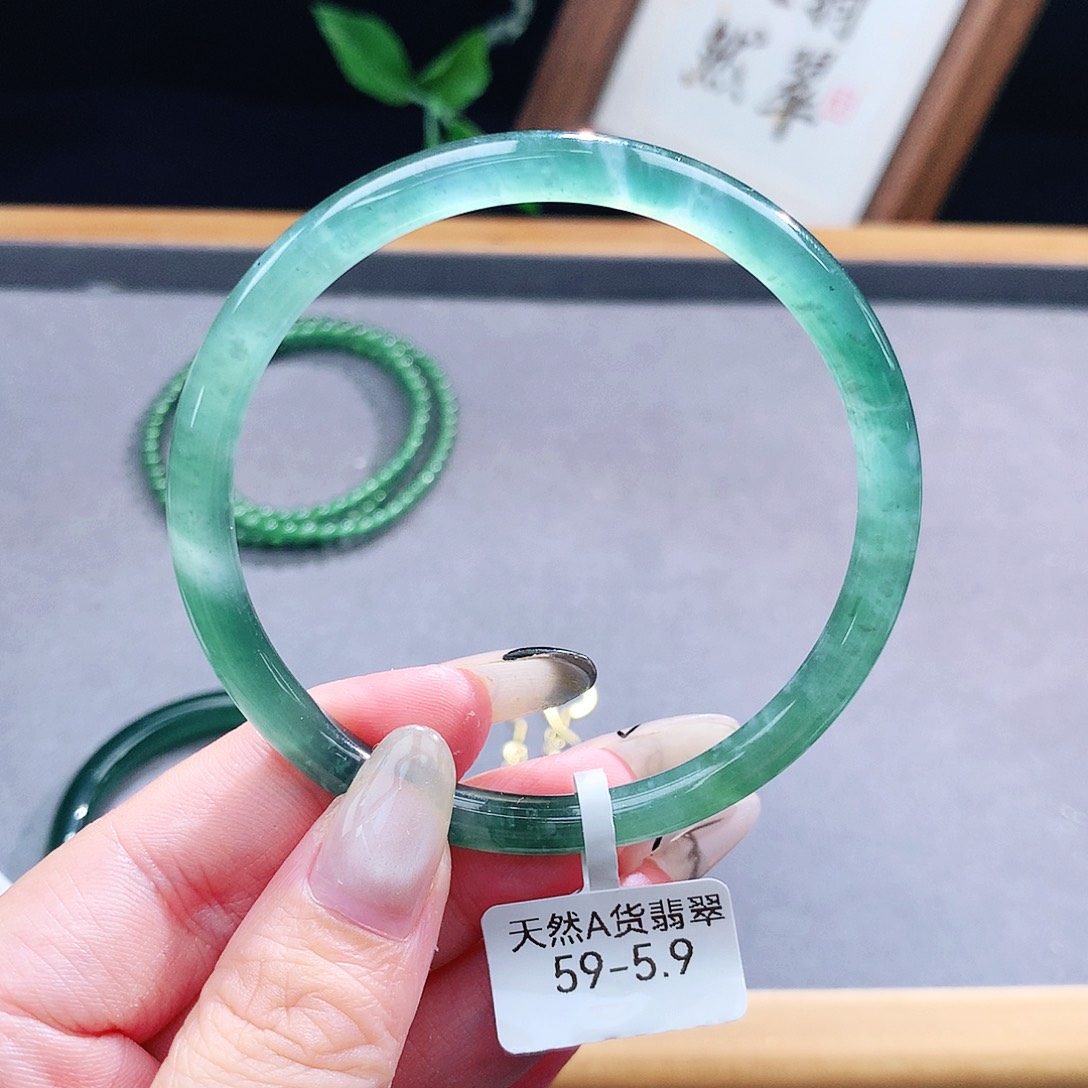 翡翠手镯（圆镯）未镶嵌