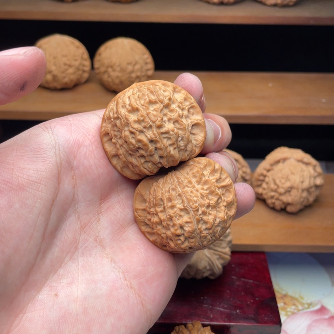 文玩核桃吊坠40毕业红皮血麒麟