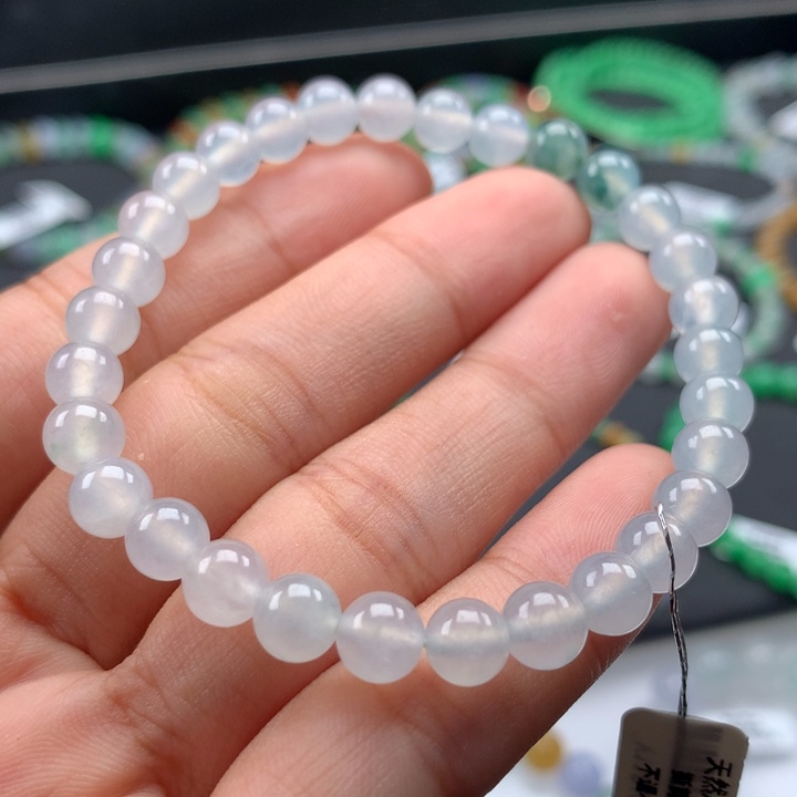 翡翠手镯未镶嵌卡