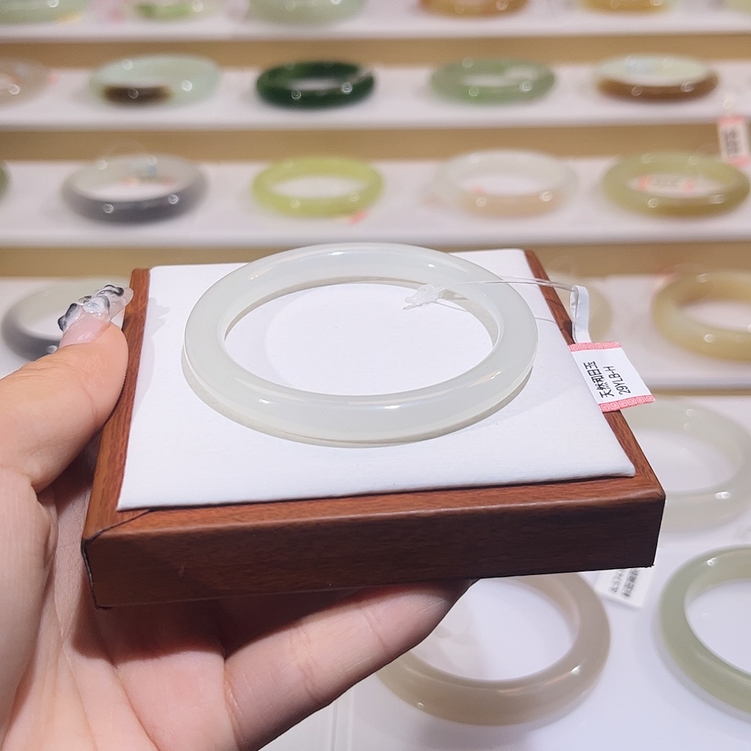 和田玉未镶嵌手镯白玉