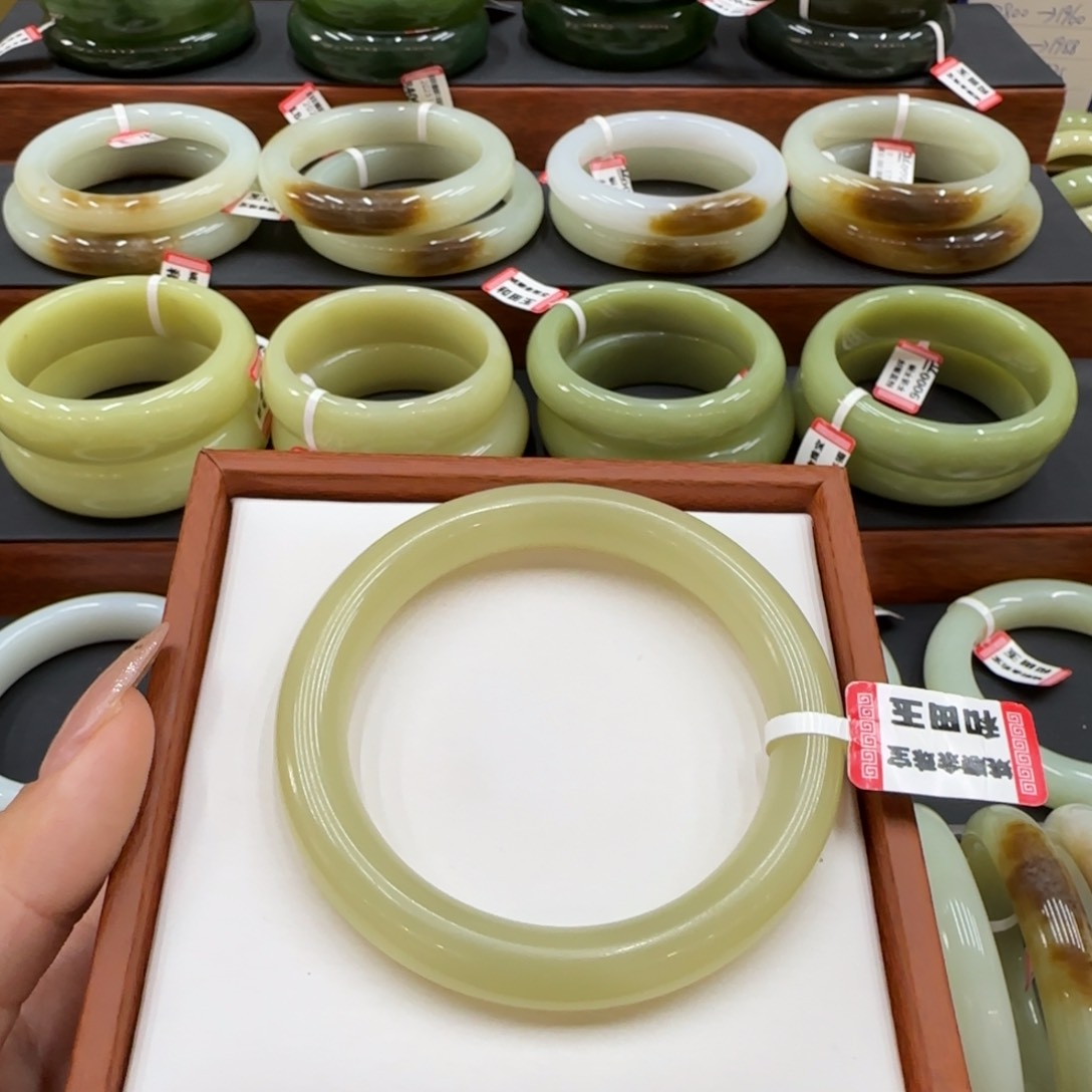 未镶嵌手镯和田玉叮*