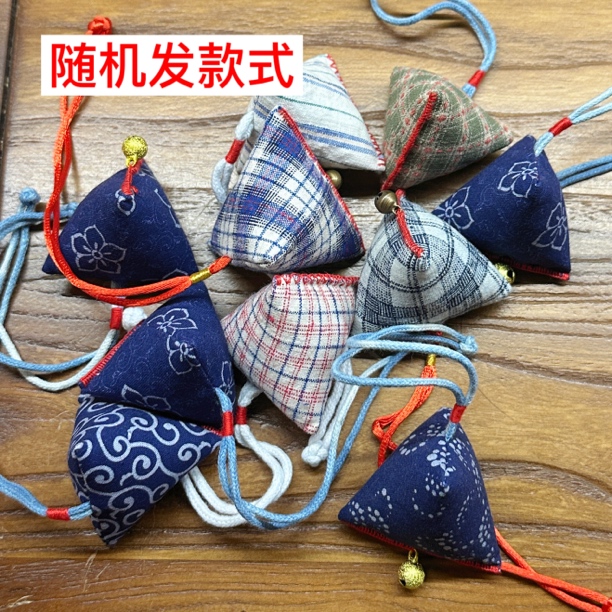 福利！随机发手工香包！