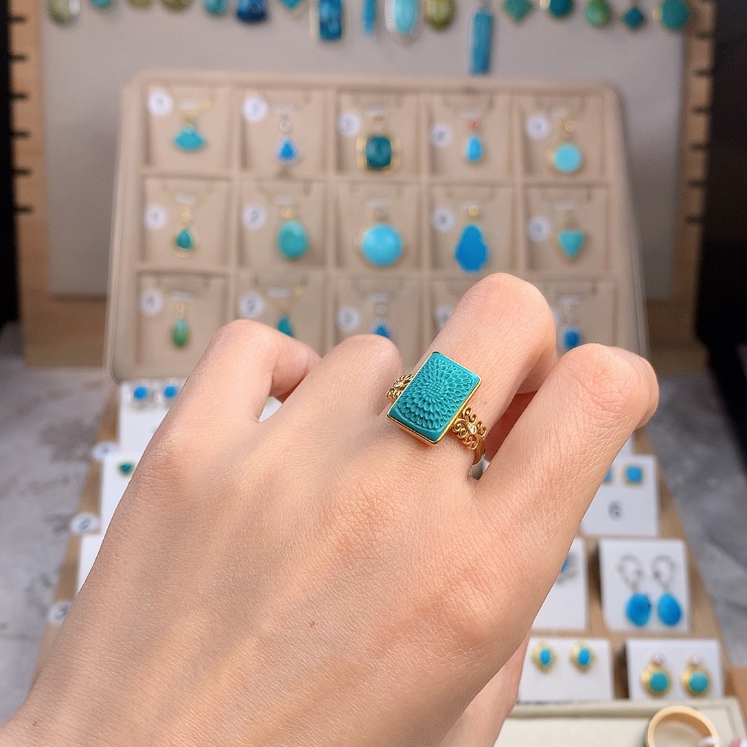 绿松石18K金镶嵌戒指