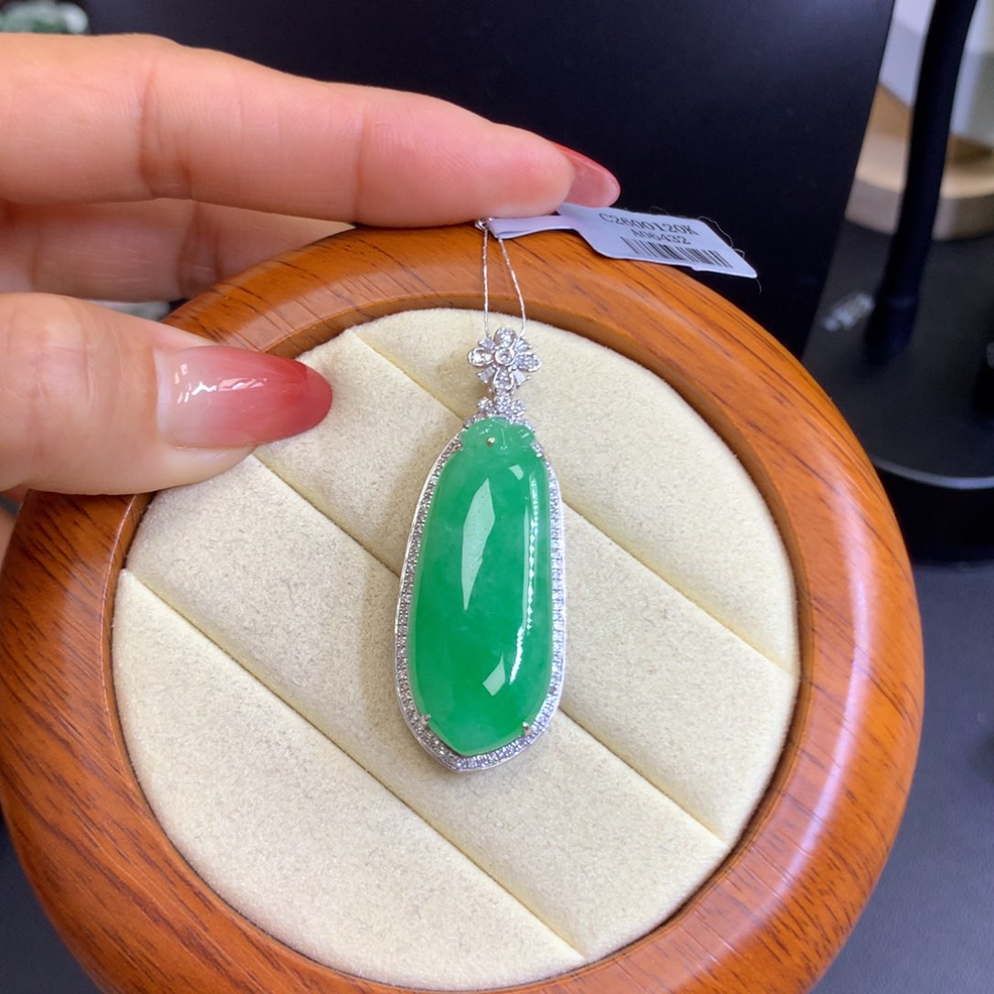 【闪购商品】翡翠颈饰18K金镶嵌翡翠