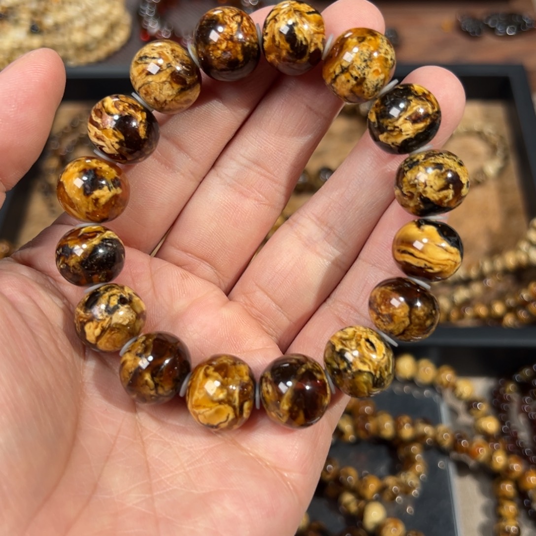 &****琥珀未镶嵌裸石抚顺琥珀