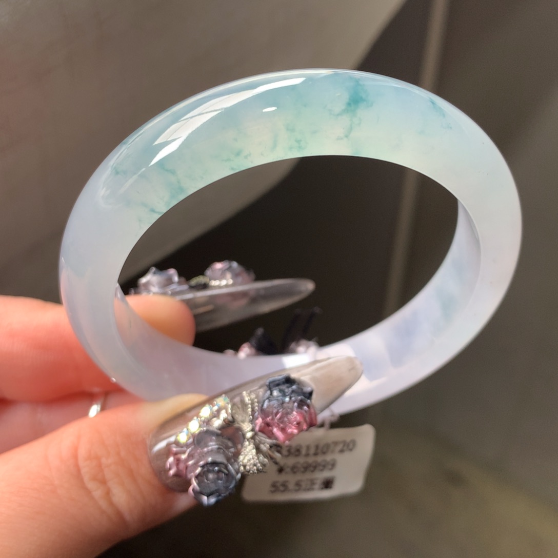 翡翠手镯未镶嵌糯冰幻彩飘花正圈（有包容）