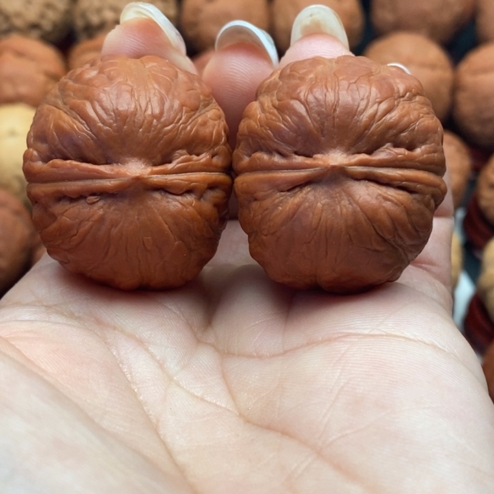 核桃精品文玩核桃手捻水晶青蛙