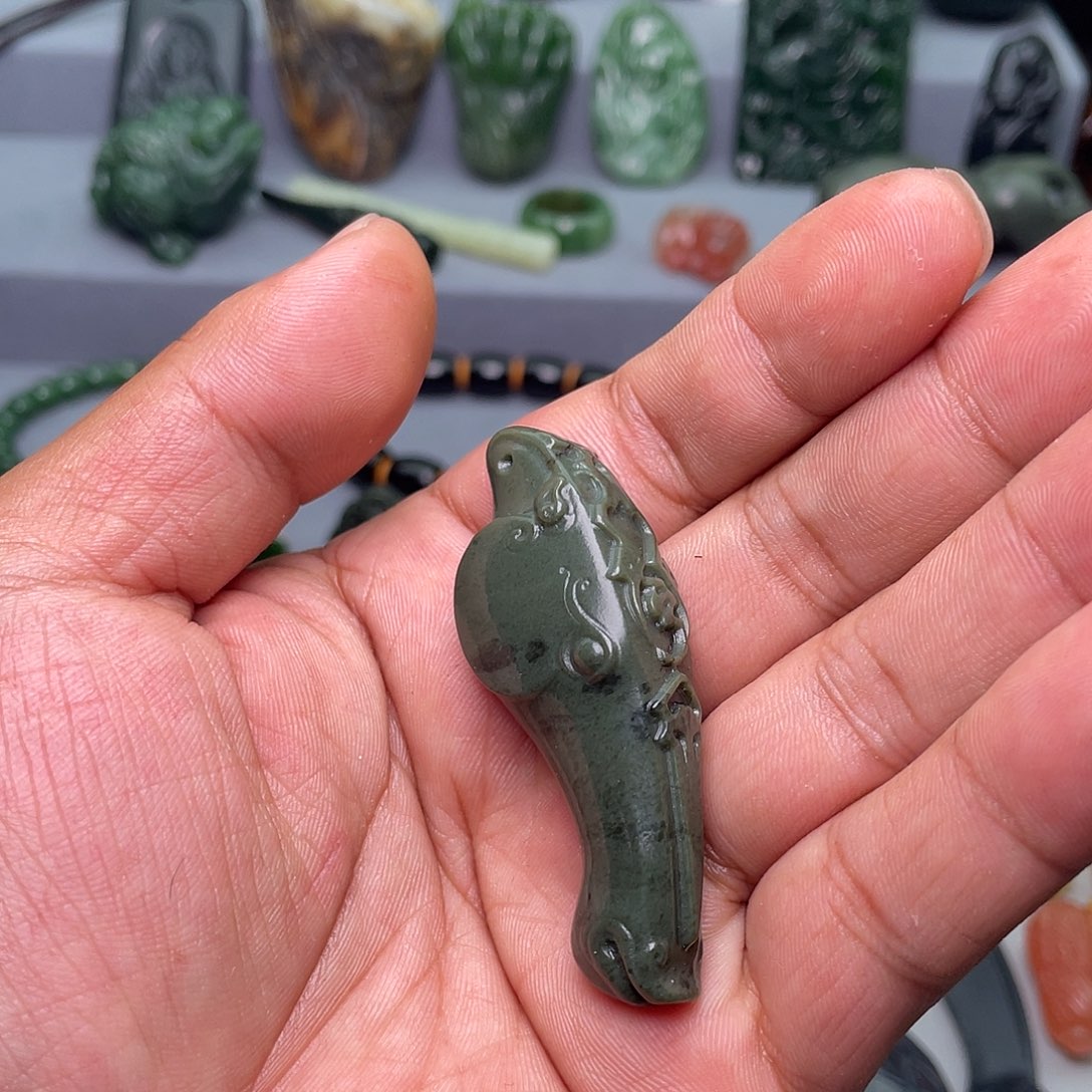 和田玉未镶嵌挂件