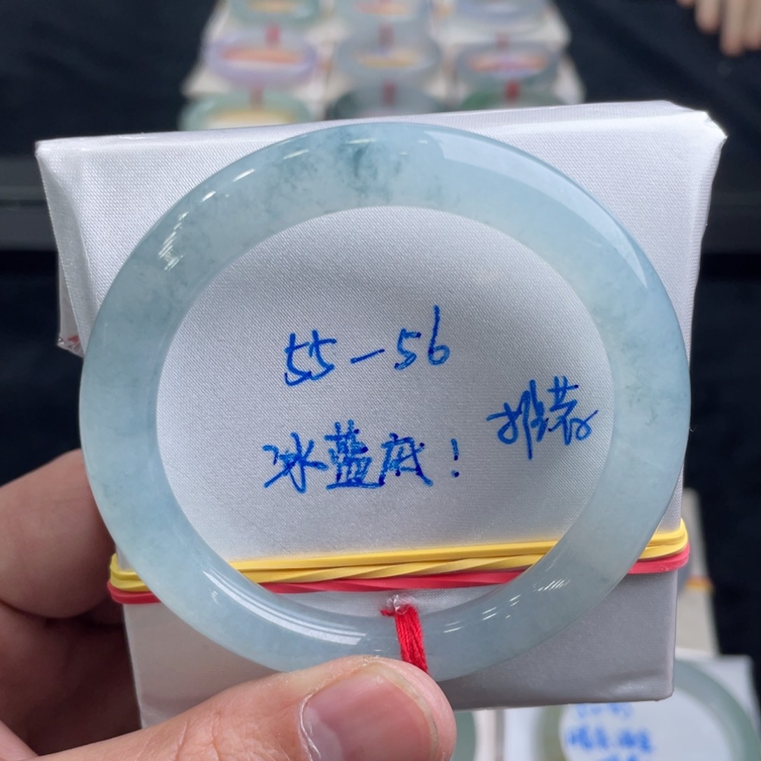 翡翠手镯未镶嵌翡翠手镯