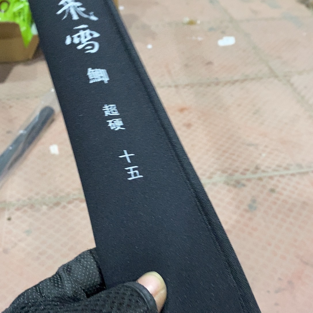 大***叔碧波飞雪鲫4.5米鱼竿一根，