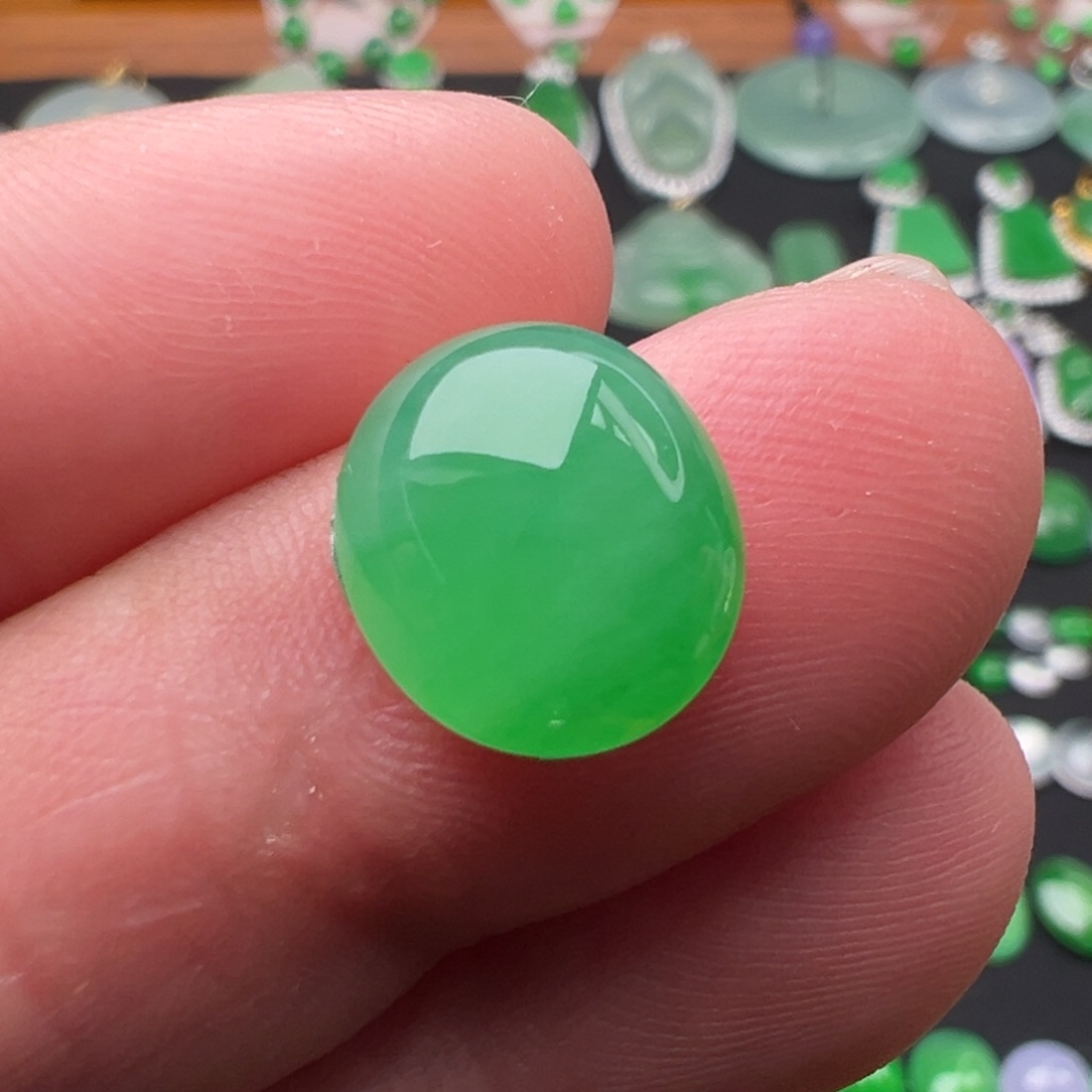 翡翠颈饰未镶嵌蛋面11.3