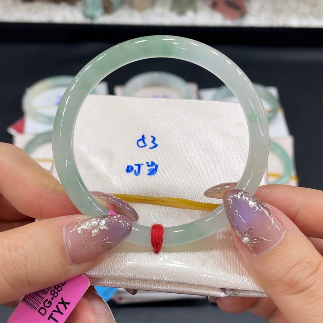 翡翠手镯未镶嵌缅甸天然翡翠手镯