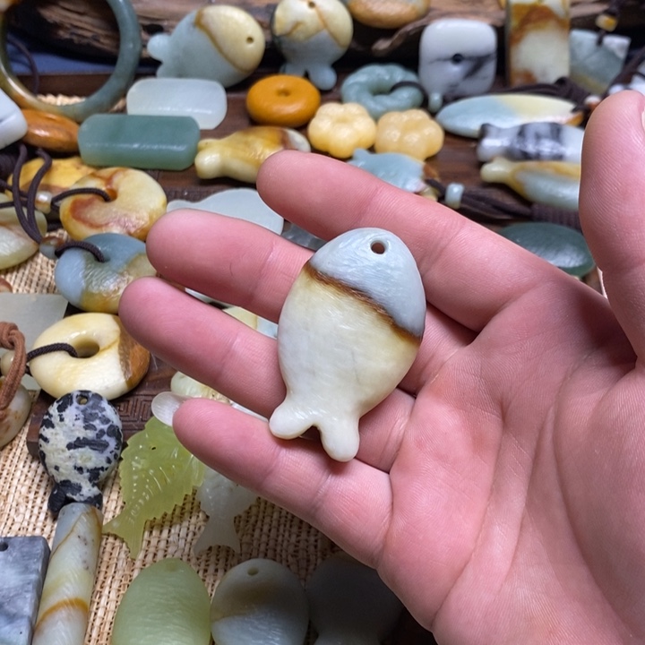 *****蛇纹石玉未镶嵌颈饰