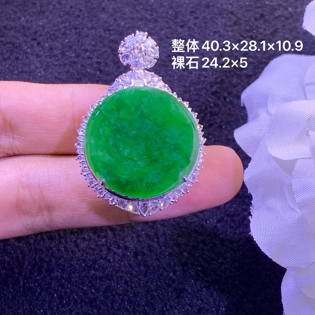 18k金镶嵌天然缅甸翡翠阳绿圆牌40.3×28.1×10.9/24.2×5
