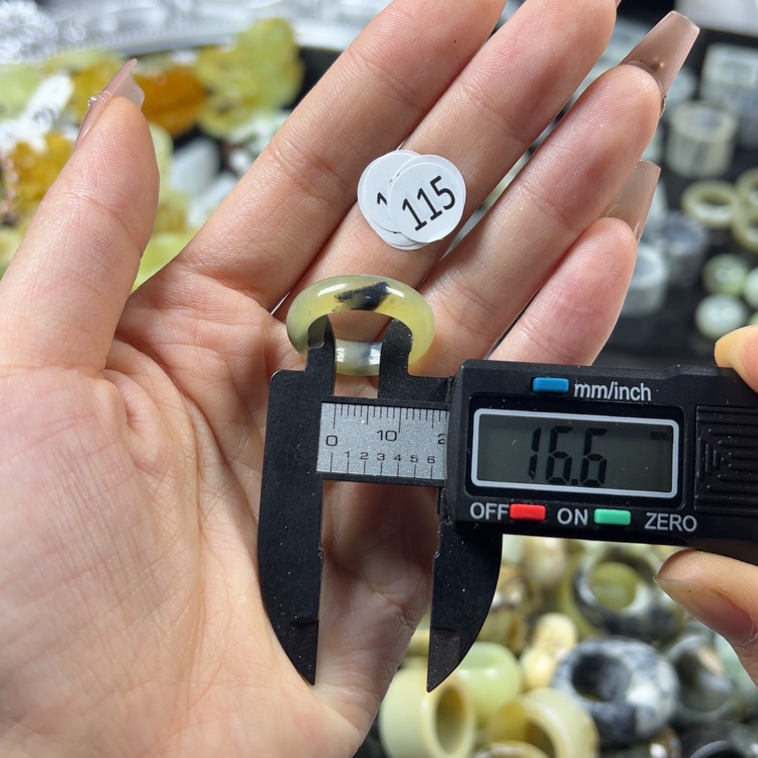 蛇纹石玉未镶嵌戒指