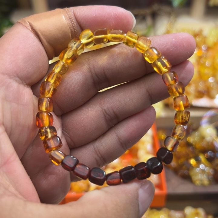 琥珀裸石未镶嵌彩虹魄手串