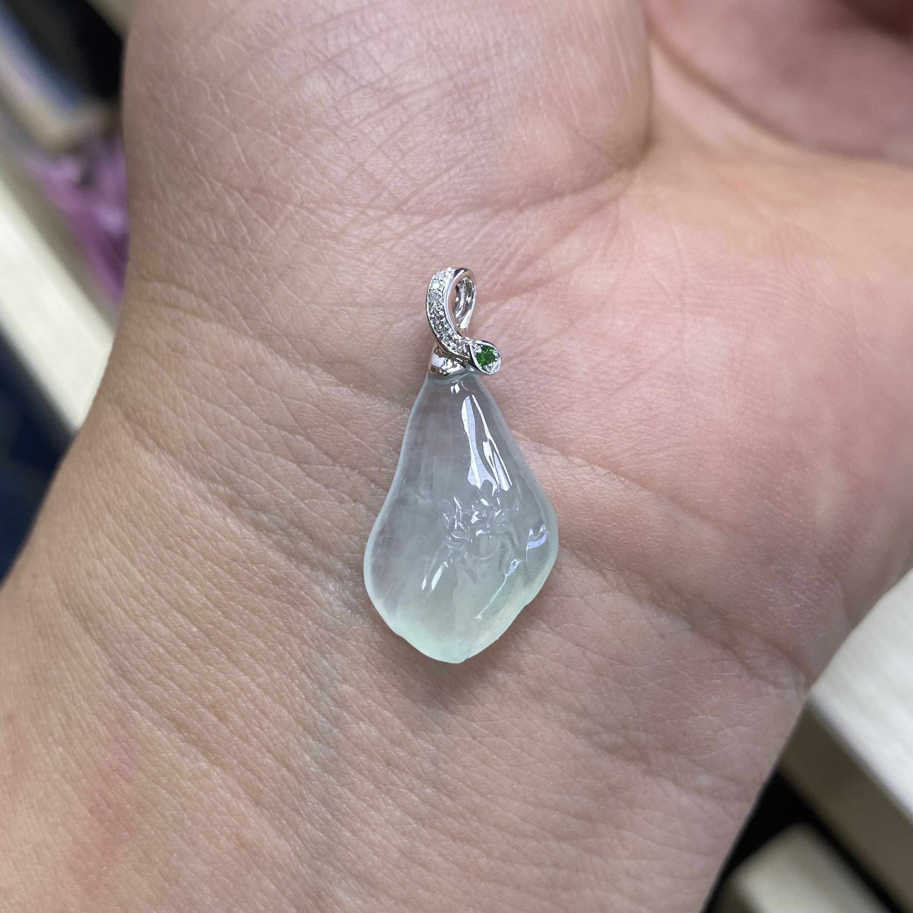 18k金缅甸翡翠莲花吊坠，裸石卡，21.5*12.3*7.5mm