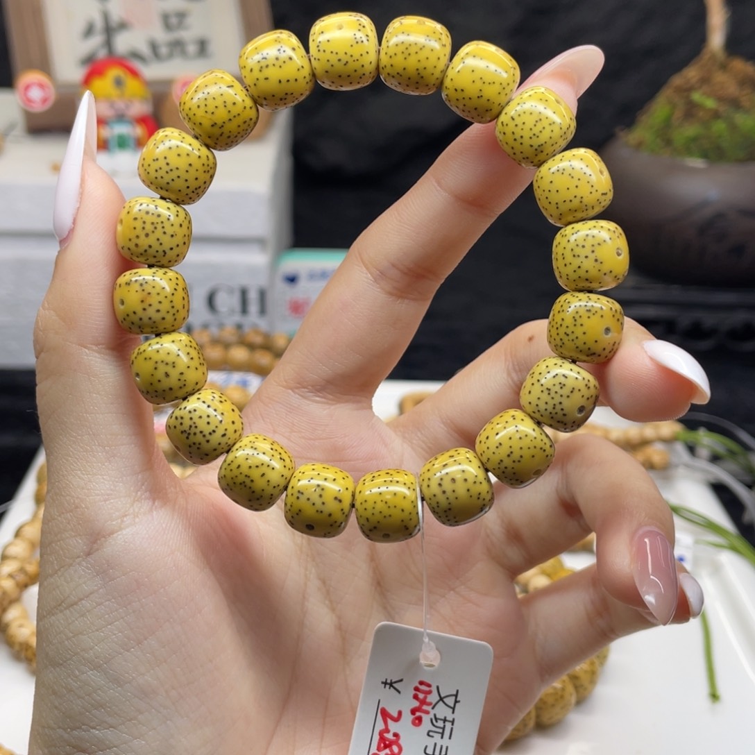 手串星月菩提H2 双留白鸡油黄