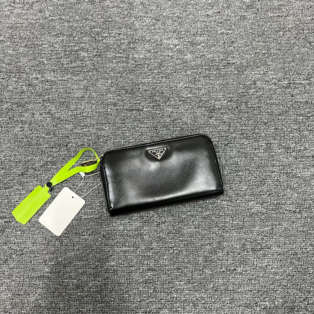 95新 Prada/普拉达 （jp）306 黑色三角标logo钱包 均码