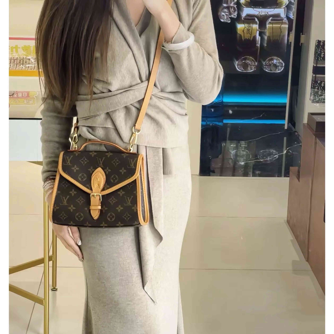 99新 LouisVuitton/路易威登 99新-老花复古邮差包